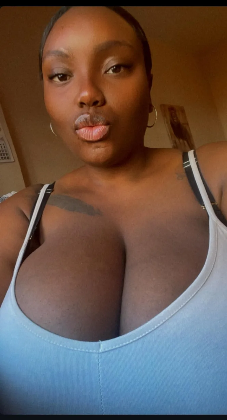 Phat Lips and phat tits