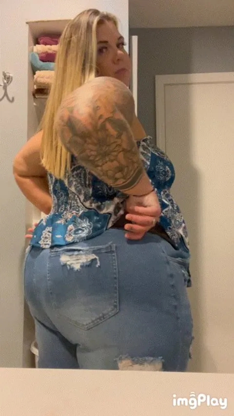 A thong should be my uniform 😅