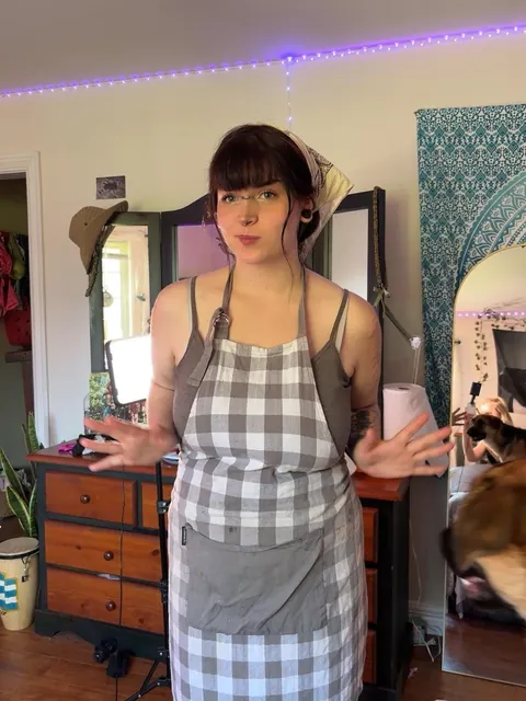 20F recovering alcoholic, jobless ex-goth. Life’s given me a slow roast—now burn me beyond recognition.