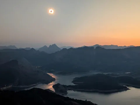 [OC] Total solar eclipse above Embalse del Porma, Léon, Spain