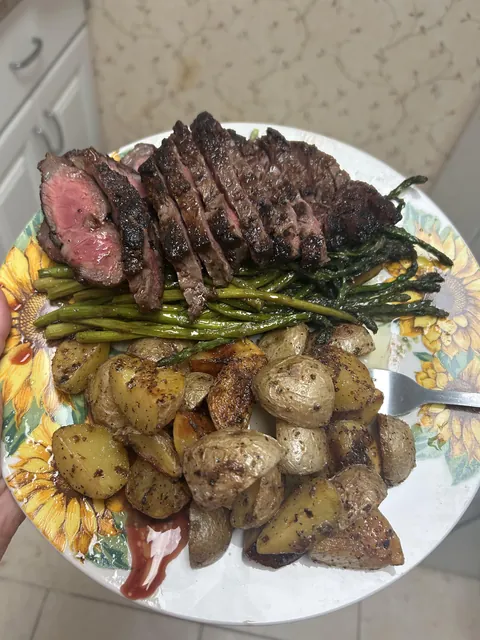 Steak, taters, and spragus. I eat this multiple times a week.