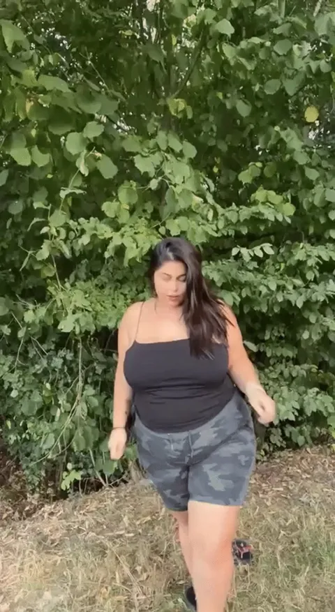 I always go without bra to make a flashtits of my pointed nipples at any moment in public places