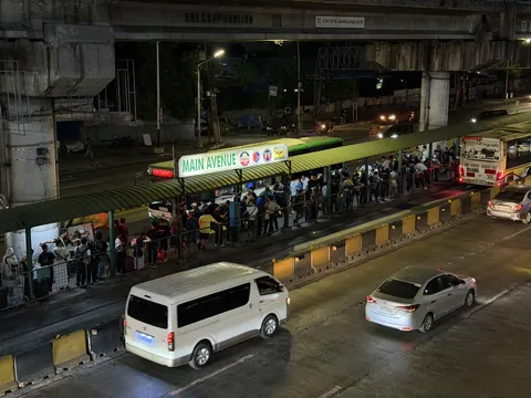 Sunday 9-10pm sobrang haba ng pila. What corruption does to a country