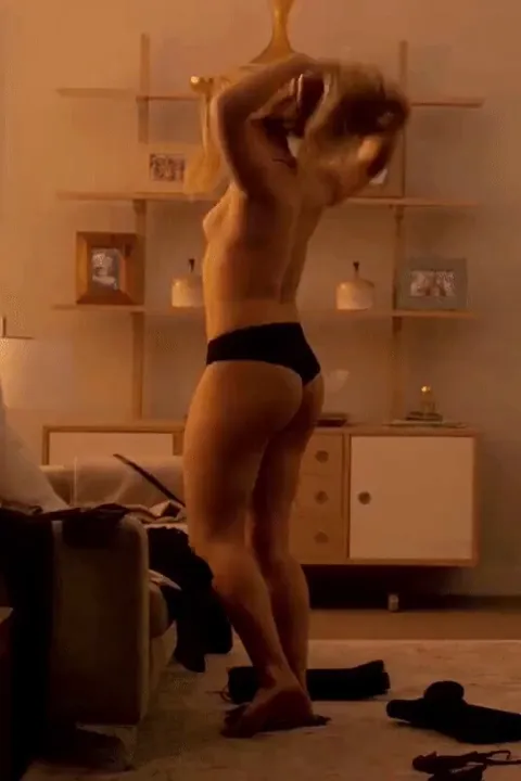 Florence Pugh in Marcella (TV-serie)