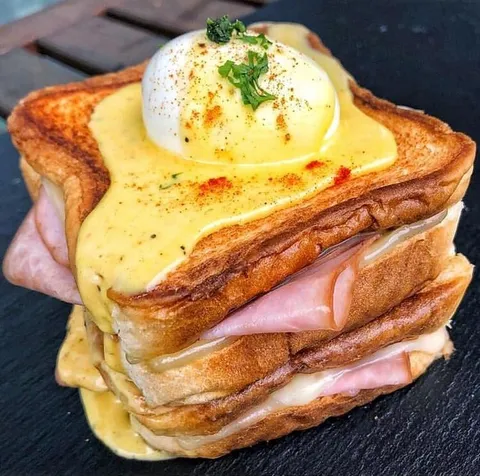Eggs Benedict melt