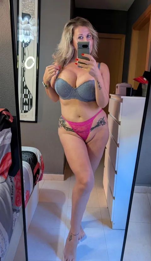 51yo, mom of 1, curvy but still fuckable...