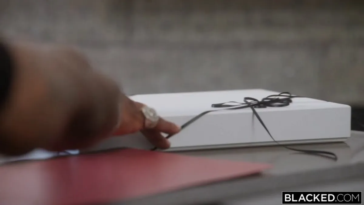 [Melanie Marie, 20] Cutie Worships BBC In First Blacked Appearance