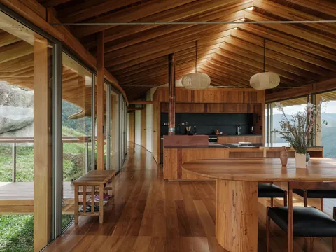 Superb WOODEN HOUSE in the hills of Brazil in Cunha, by Mariana Caires &amp; co (2024)