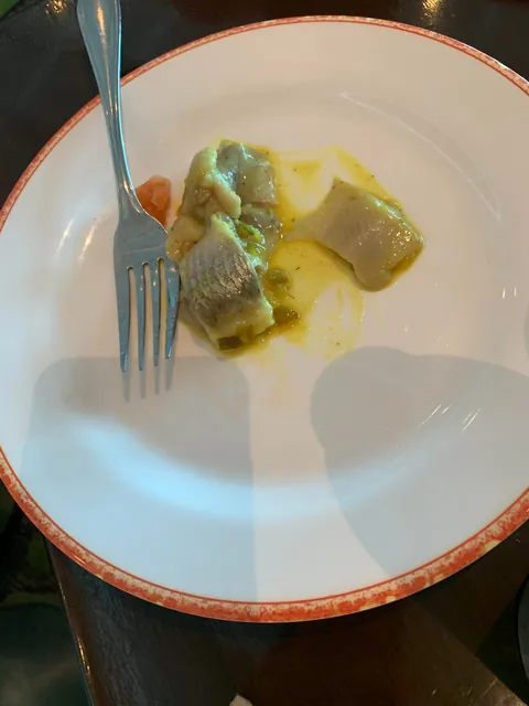 Karen steals table and refuses to leave