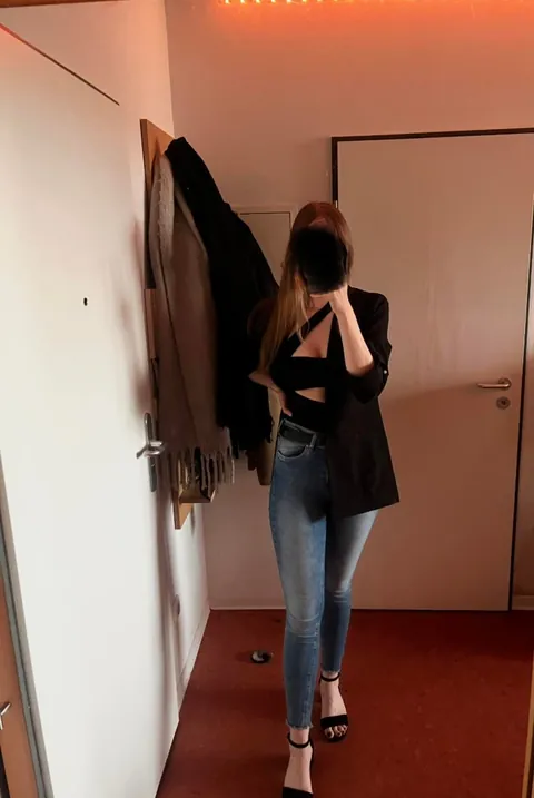 Help me choose an outfit for my anniversary dinner!