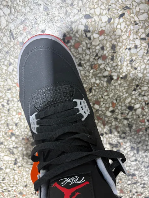 Decided that I want to wear my sneakers 