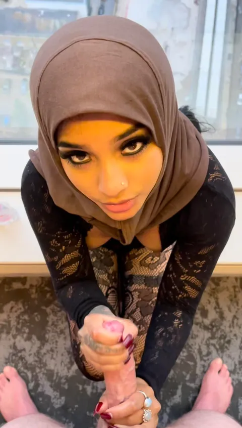 Let me rub your dick with 2 hands whilst staring into your eyes...... 😈