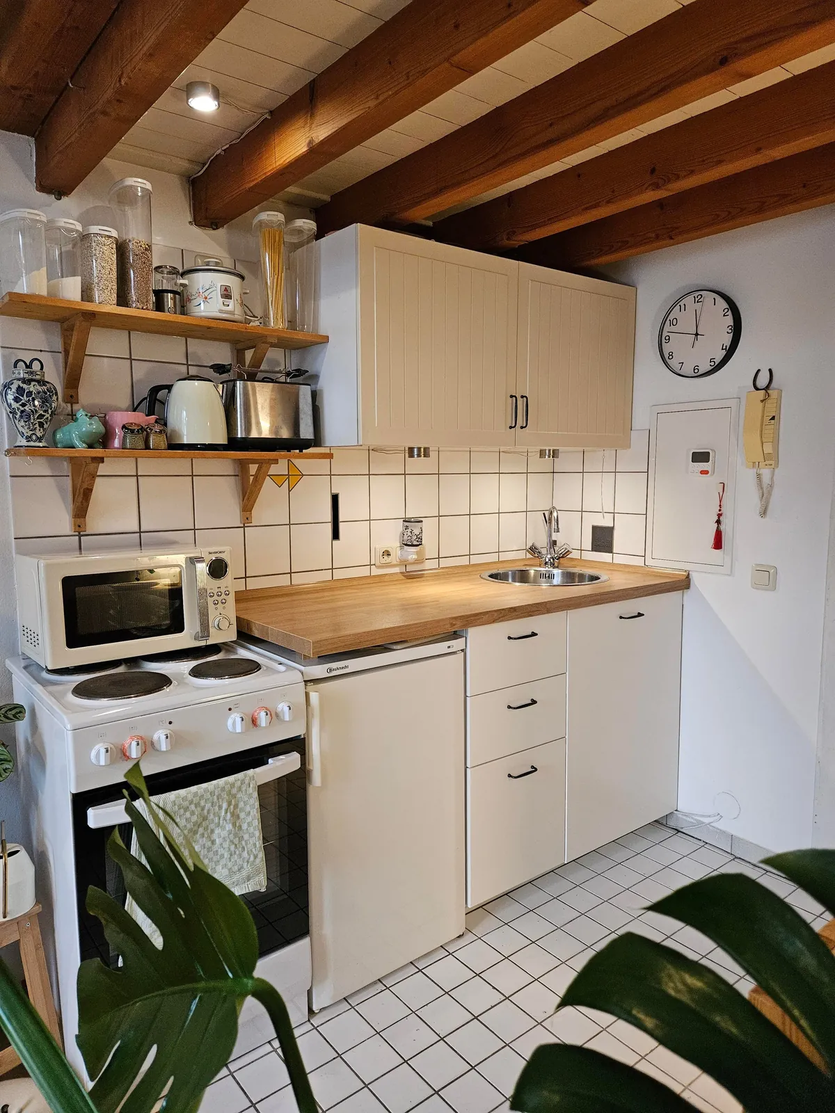 18sqm (194sqft) studio flat with built-in loft bed