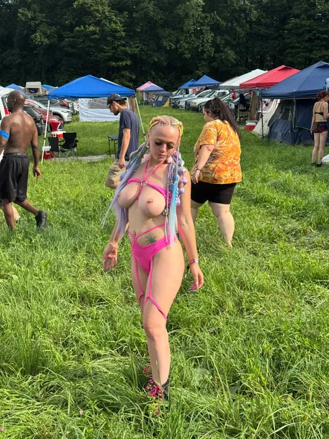 i can’t help it i’m always flashing at the festival