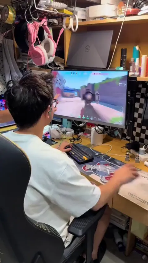 low sens player be like