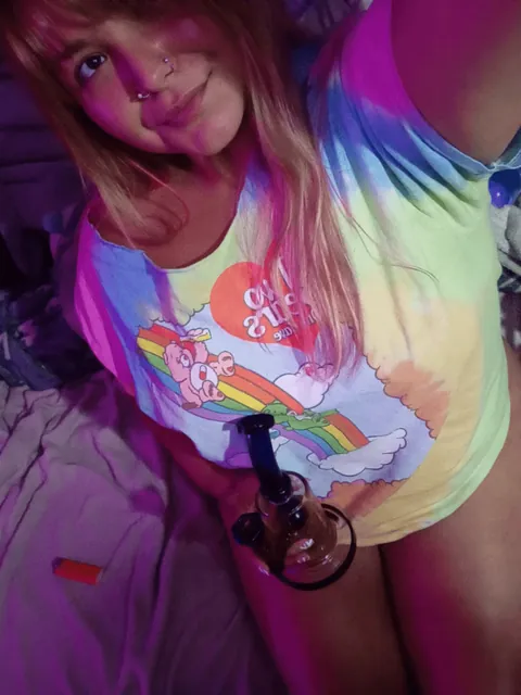 Stoner girls do it best 💋 [f]