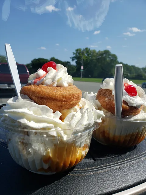[I ate] Hot apple cider donut sundae with apple pie ice cream 