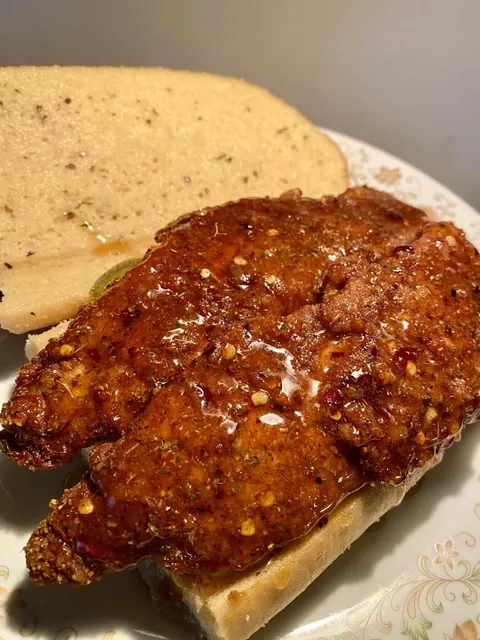 [Homemade] Hot Honey Chicken in Garlic Bread