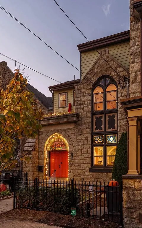 Church to residence (Philadelphia, Pennsylvania, US).