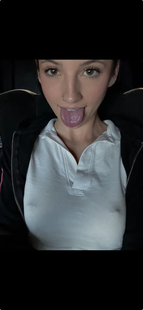 every real gooner knows non nude is the best