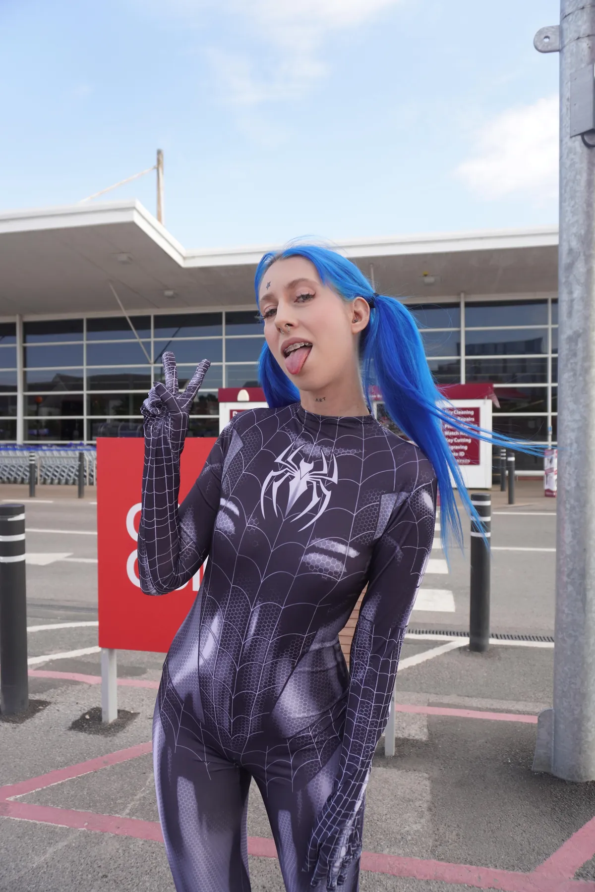 Would you ever date a geeky girl with braces? 💖