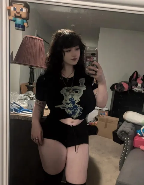 black looks so great on me