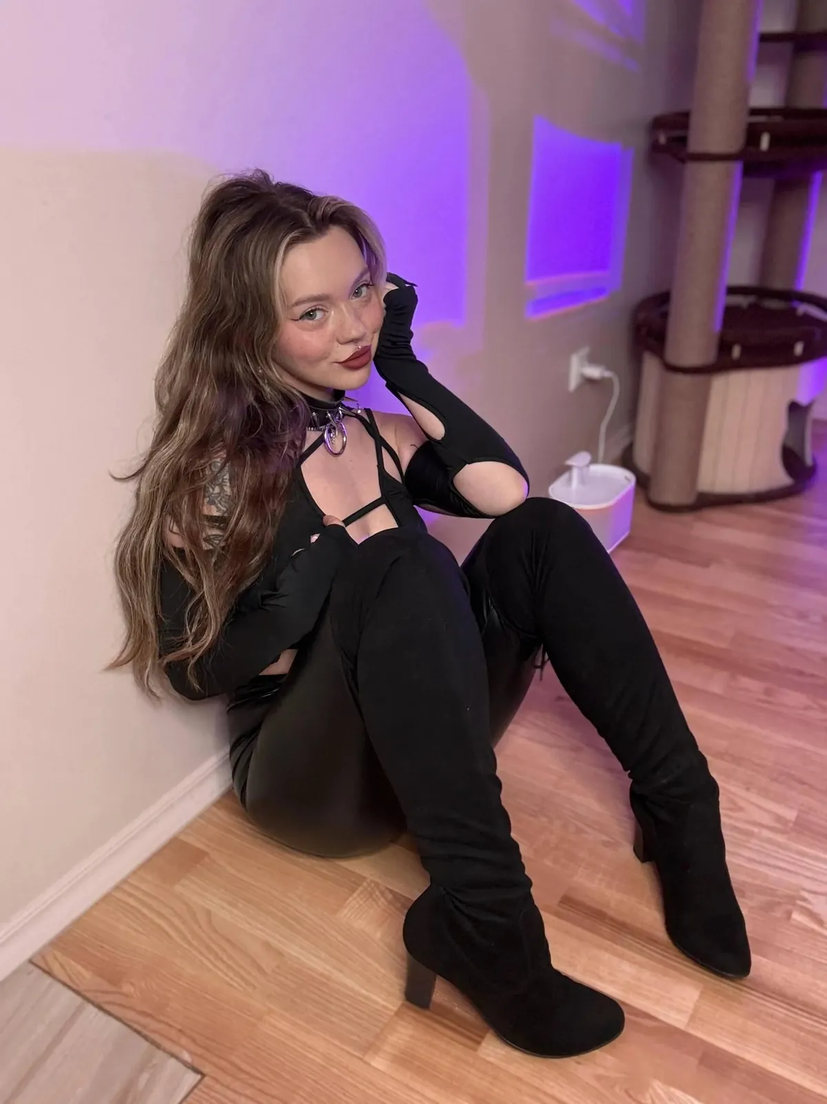 Starts off safe but it gets hotter with each slide. How far you can you get before stroking again? Once you stroke you are not allowed to go further. I bet most of you can't even make it past slide 5 without stroking. Even though the first real nudity is only at 17🤭