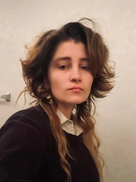 (22) Artist, musician, camera shy as hell. I have no clue what I look like, so go nuts with specifics!