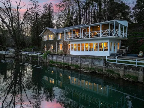 House by the Lake (Bristol, Tennessee, US).