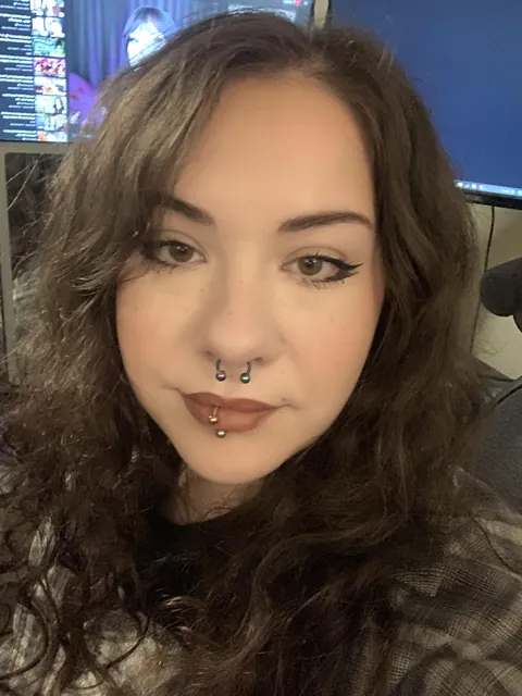 I’m a cutie 🖤🧡