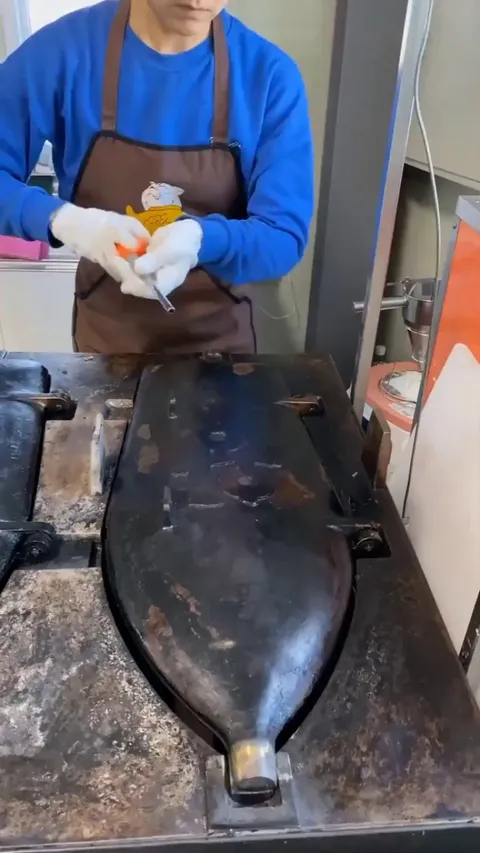 The making of Korean street food fish bread