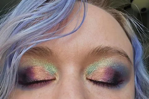 Is this giving black eye or iridescent?