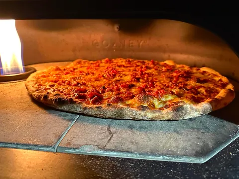 [Homemade] pizza with chunky meat sauce