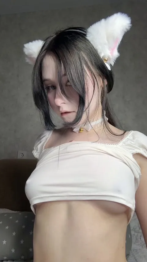 Cute 18yo titties reveal ;3