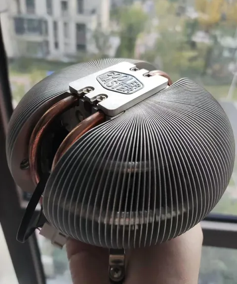 The old CPU cooler I just replaced   it’s really rare to see this kind of design nowadays