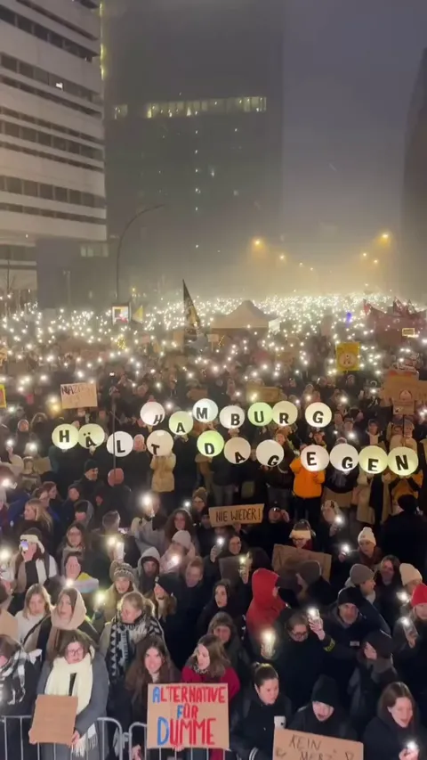 Germans chanting and demonstrating against the far right in Hamburg