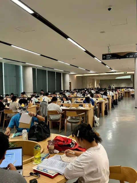 A library in my hometown, which I often visit to read books because it's close to home, in Chengdu, China