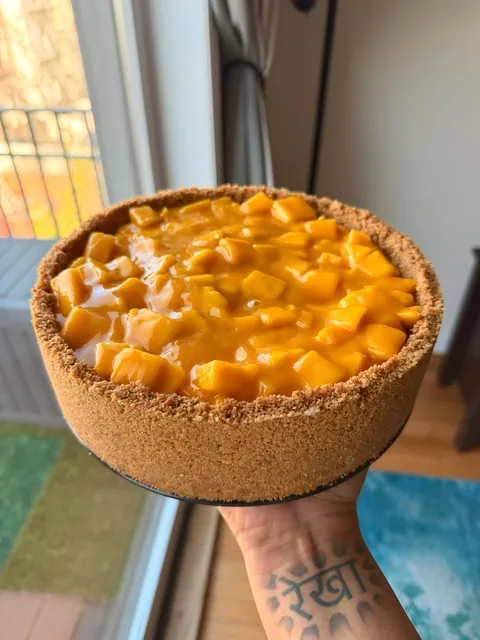 [Homemade] Mango Cheesecake w/ Fresh Mango Topping