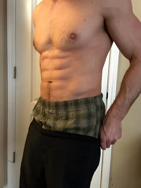 Swipe to peel my clothes off 😏