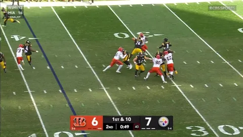 [Highlight] Darnell Washington destroys two defenders with stiff arm and a truck