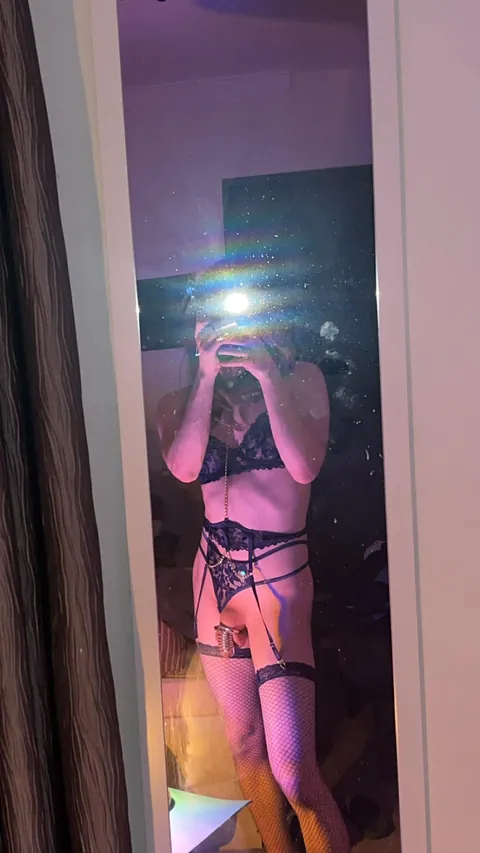Why can’t I stop posting like a little slut?