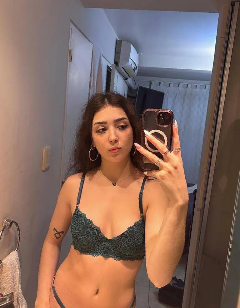 Am I hot in green F18