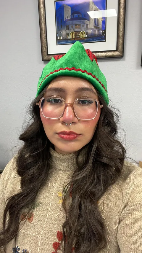 25 F, no friends, no social media but I think I’m kinda cute. Humble me