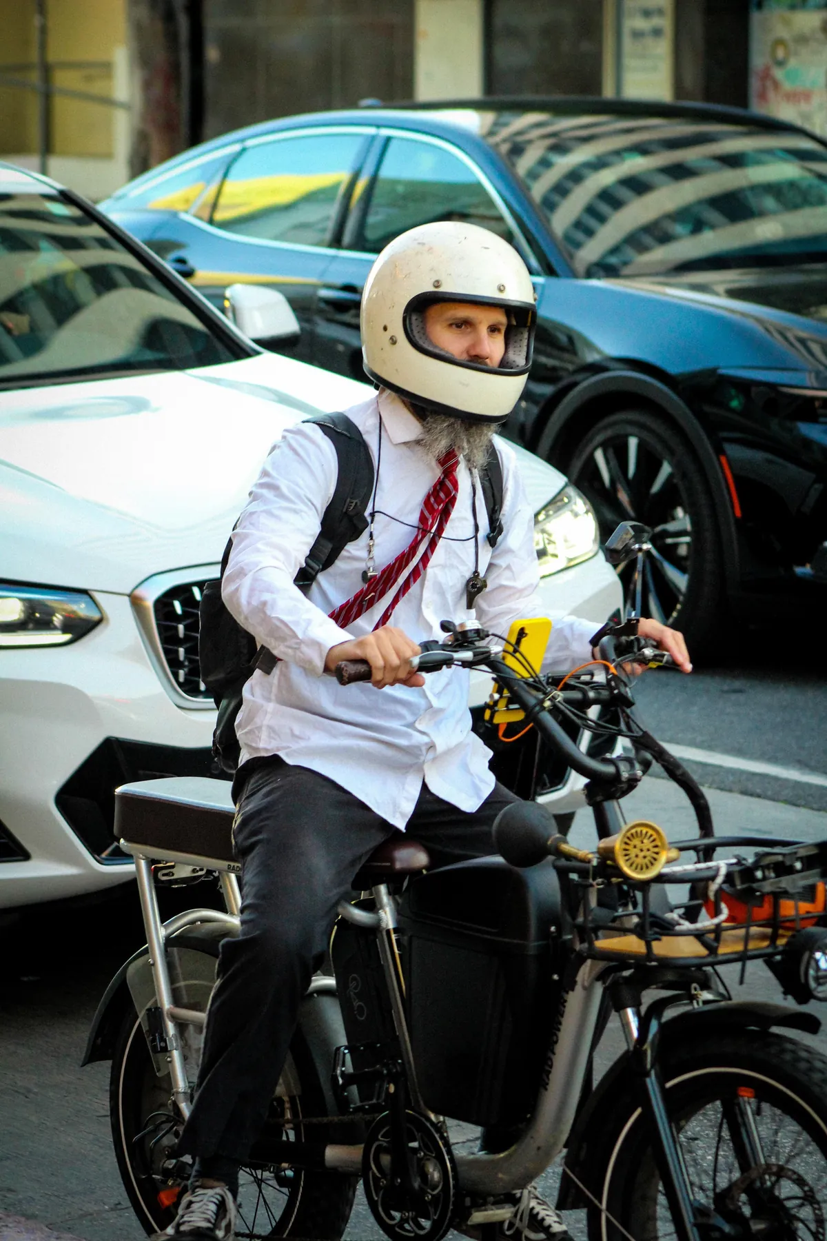 tried to capture the mood outside Kamala Harris’ book tour stop in Los Angeles on Monday [OC]