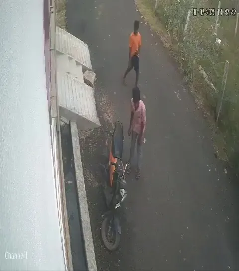 These kids cutting a wire on my bike to steal 50 cents worth of gas