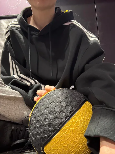 I made it back to the gym...🙈 even tho it took a while are you proud o[f] me 👉🏼👈🏼?