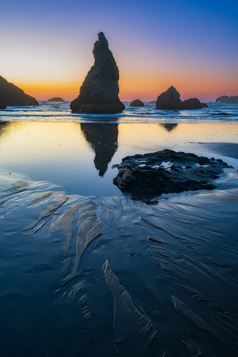 The Wizard's Hat rock at Bandon Beach during sunset, Oregon, USA [oc]2048x3072]