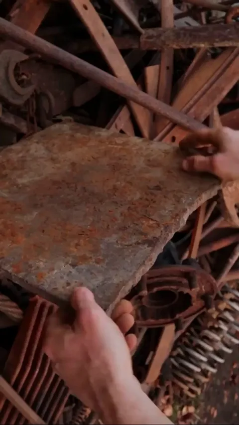 Forging a kunai out of rusty iron