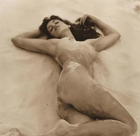 Cindy Crawford | Paradise Island, Bahamas, November 1993 | Pirelli calendar 1994 outtake | ph. Herb Ritts