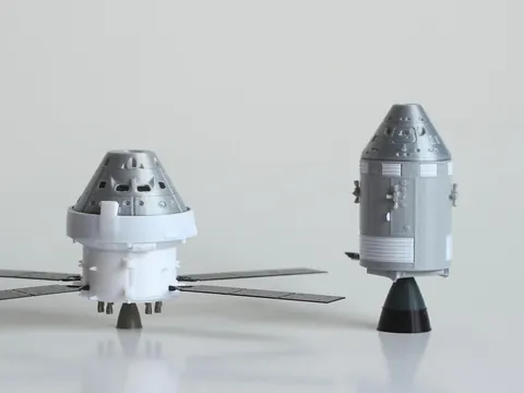 I modelled and 3D printed Artemis II and Apollo 8 spacecraft in 1:100